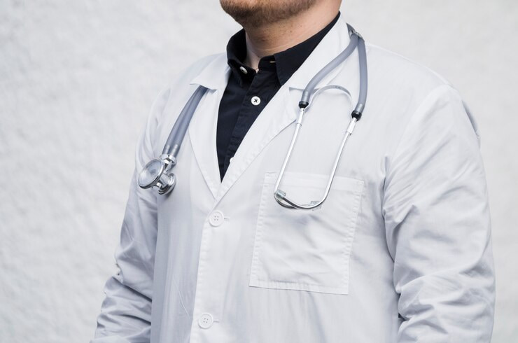 تصویر 1 از روپوش پزشکی مناسب آقایان با استایل شیک و ارگودینامیک